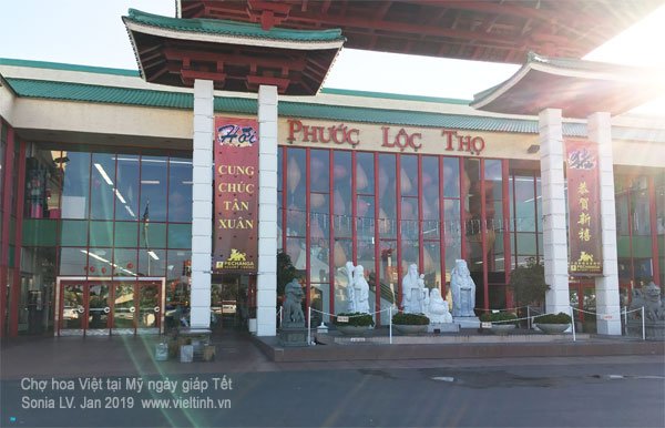 Vietnamese Flower Festival in America on days near Lunar New Year