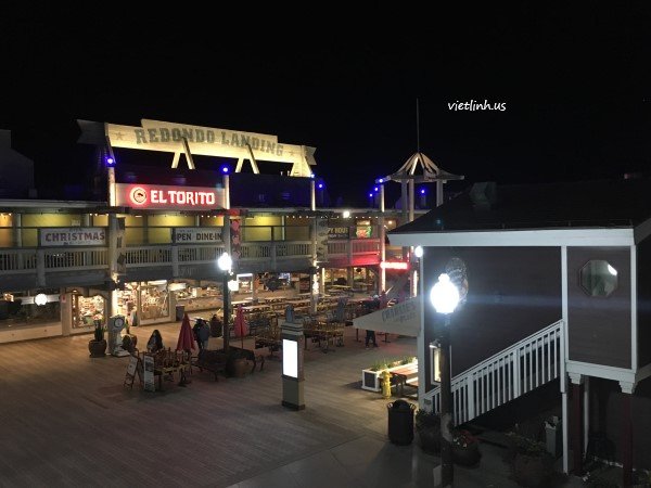 Redondo Beach Pier – A beautiful, bustling tourist attraction 