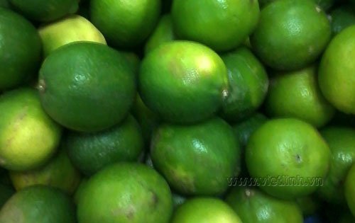 Lemon contains juice, vitamin C, antioxidant, immune boost, iron absorption